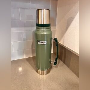 Stanley Classic Hammertone Green Vacuum Bottle 1.1 QT Thermos